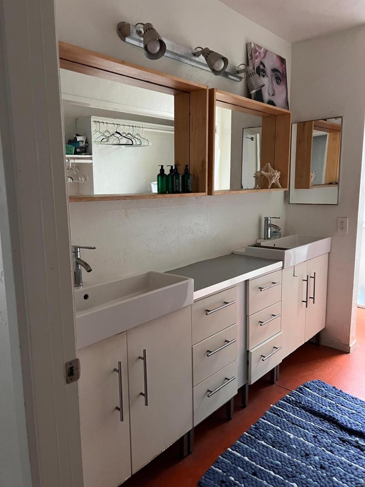 Ocean Front Vortex Female Hostel Private Rooms Free Bikes - Los Angeles — Photos 3